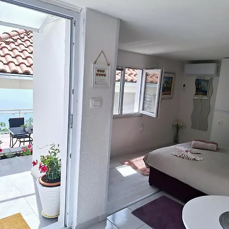 Indy's Apartment